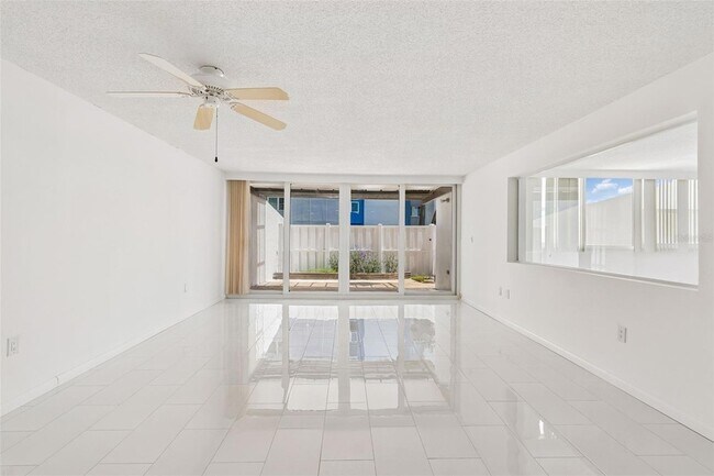 Foto del edificio - 450 Treasure Island Causeway
