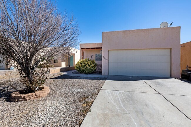 Foto del edificio - Beautiful Home W/Solar Panels