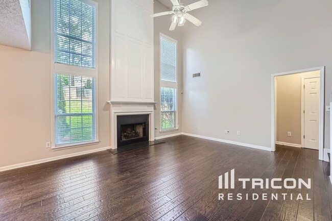 Building Photo - 570 Lullingstone Dr SE