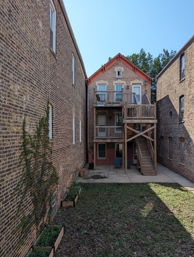 Building Photo - 1810 S Throop St