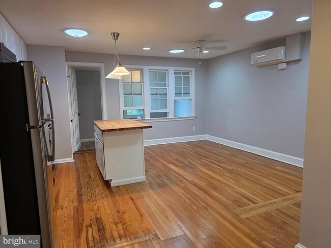 Foto del edificio - 4708 3rd Pl NW