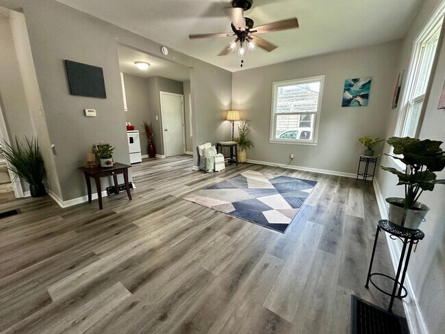 Foto del edificio - 2 bed, 1 bath home for rent in Waterloo