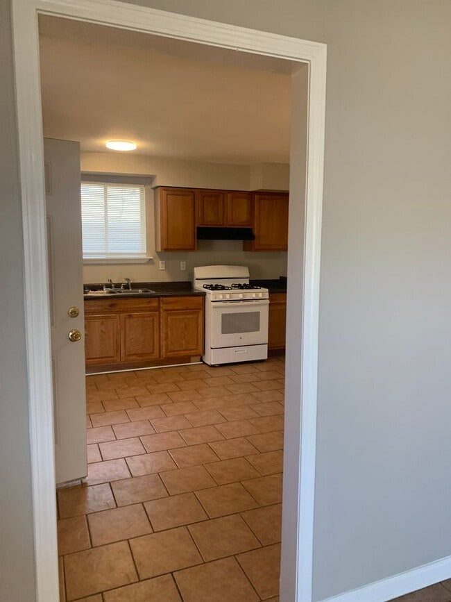 Building Photo - 8710 Dinkins St