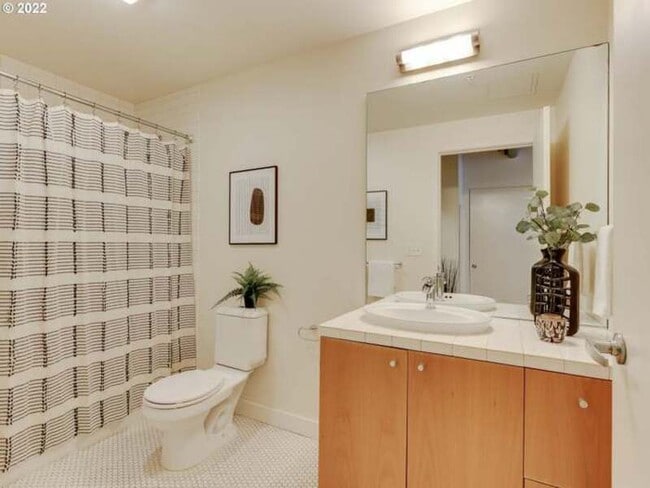 Building Photo - 1926 W Burnside St