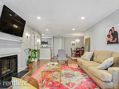 Building Photo - 1303 Highland Bluff Dr S E