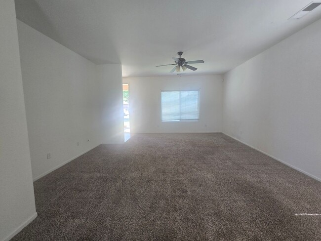 Foto del edificio - 3 BR 2 BA Available Now