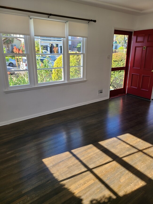 Living Room - 1614 S Wooster St