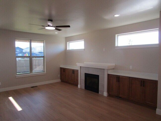 Foto del edificio - New Construction 4 Bedroom Home, 1 Block from Barnes Butte Elementary! - Available Soon!