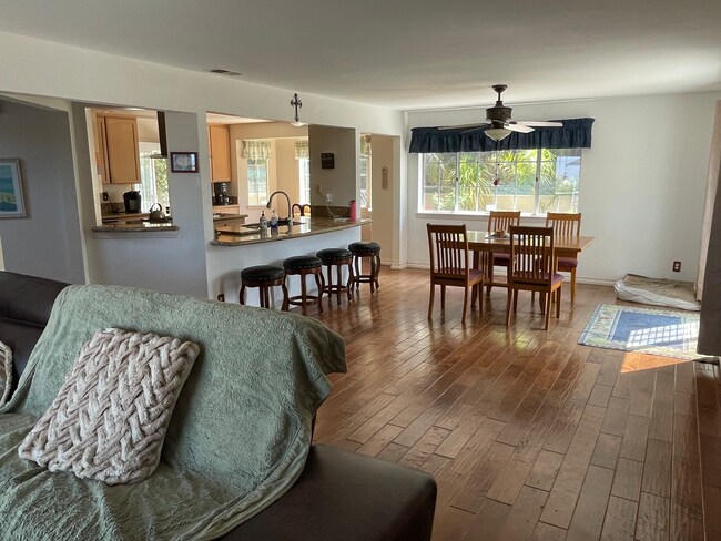 Building Photo - 3626 Seaview Way
