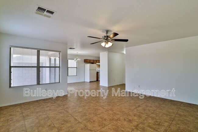 Foto del edificio - 1069 E Lowell Ave