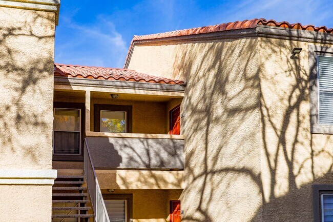 Foto del edificio - 3 Bedroom, 2 Full Bath Condo In Great Location