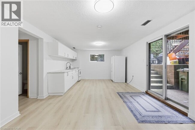 Building Photo - 79 Adis Ave
