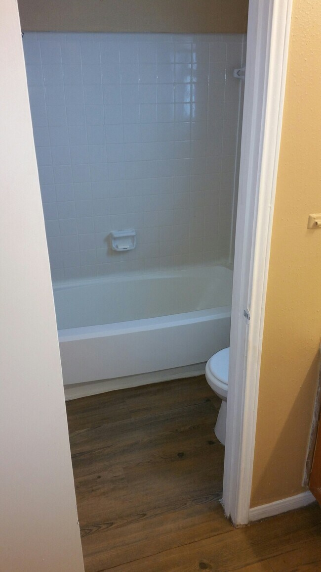 Building Photo - 2119 Greenbriar Colony Dr