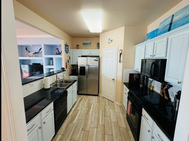 Building Photo - 14878 Granada Dr