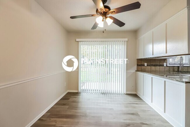 Foto del edificio - 4 Bedroom Pet-Friendly Home in RAYMORE, MO with Main Street Renewal