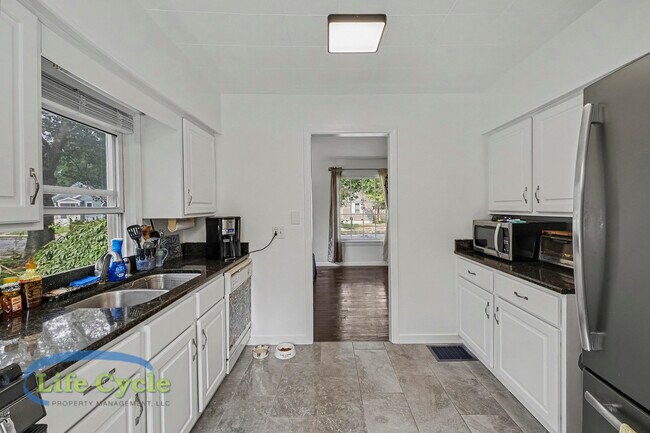 Foto del edificio - 2052 Collingwood Ave SW
