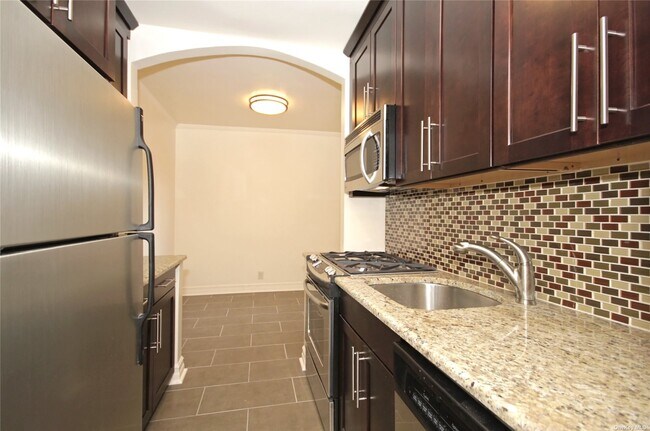 Foto del edificio - 160 S Middle Neck Rd