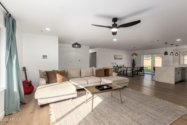 Building Photo - 4138 W Dahlia Dr