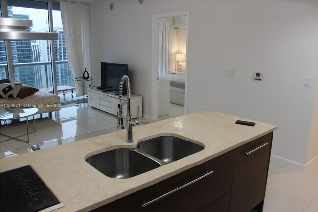 Building Photo - 485 Brickell Ave