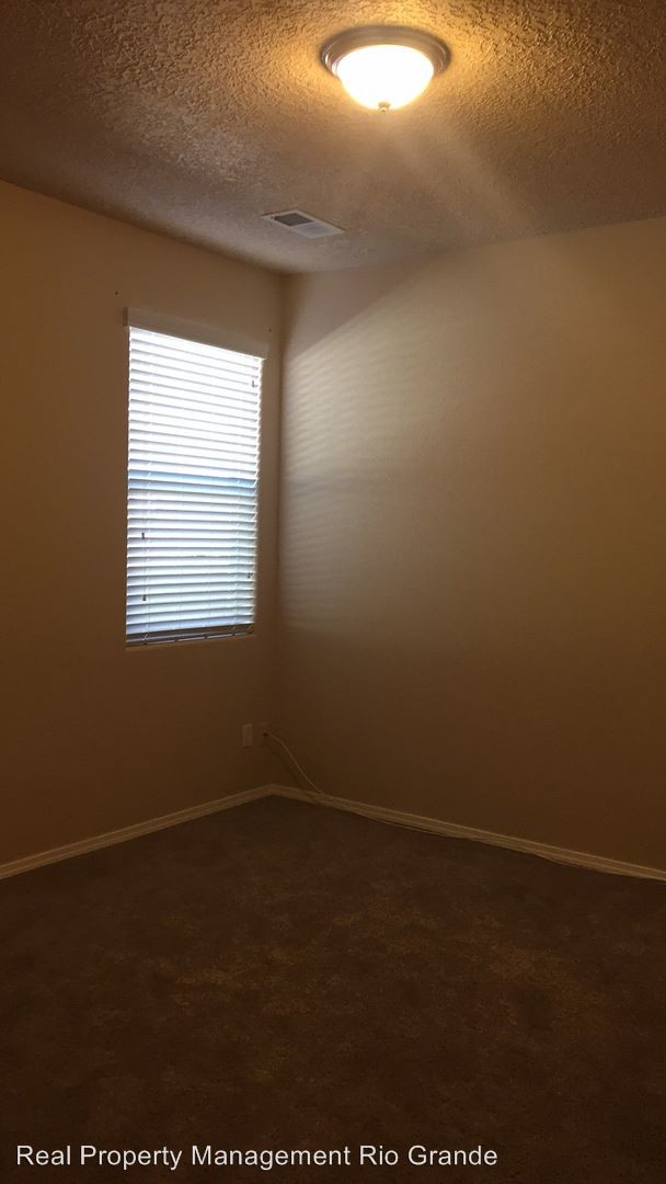 Foto del edificio - 8620 Mock Heather Rd NW