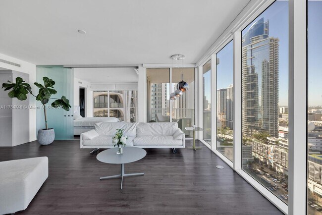 Foto del edificio - 1040 Biscayne Blvd