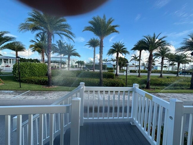 Building Photo - 209 NE Coastal Dr