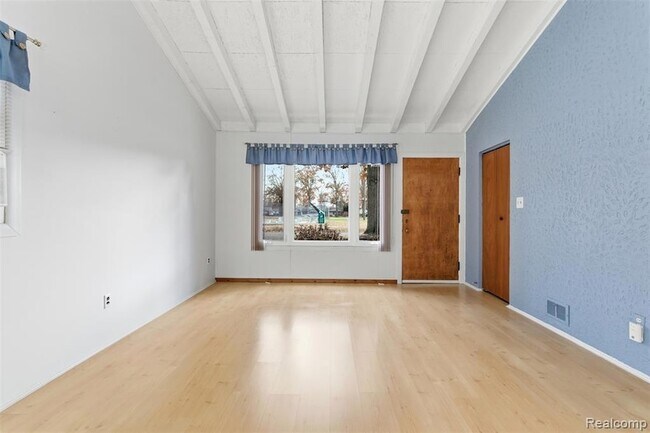 Foto del edificio - 25118 Lehigh St