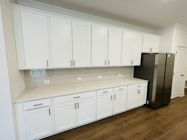 Kitchen Shelves - 2760 Westgate Pk Dr