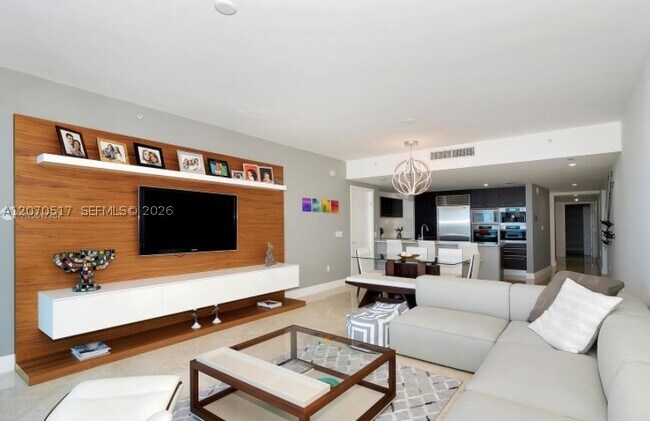 Building Photo - 17001 Collins Ave