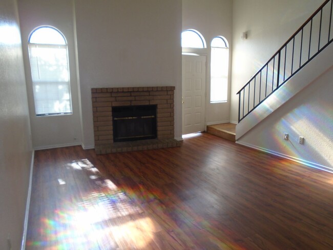 Building Photo - LAURELGLEN BLVD S. 7817 #A-D