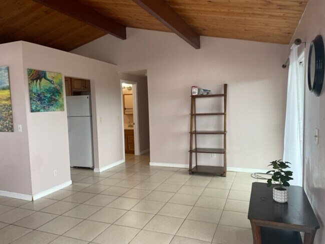 Building Photo - HEIN4