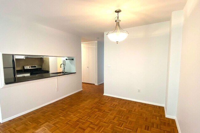Foto del edificio - 250 S End Ave