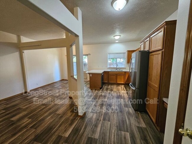 Foto del edificio - 7445 SE Crystal Springs Blvd