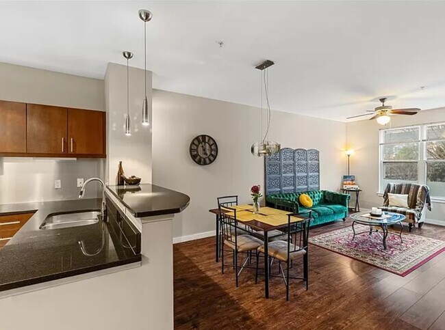 Foto del edificio - 390 17th St NW