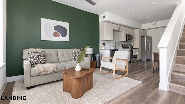 Foto del edificio - 6525 Ed Bluestein Blvd