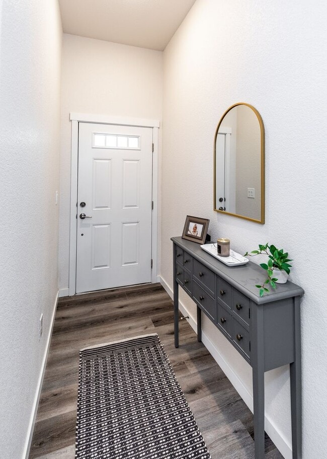 Foto del edificio - Fully Furnished 3 Bedroom 2.5 Bath Luxury Townhome by Garden of the Gods