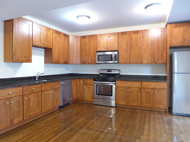 Building Photo - 19 Commonwealth Ter