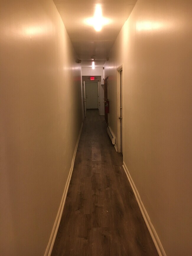 Foto del edificio - 858 Elizabeth Ave