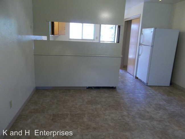 Building Photo - 950 N Villa Ave