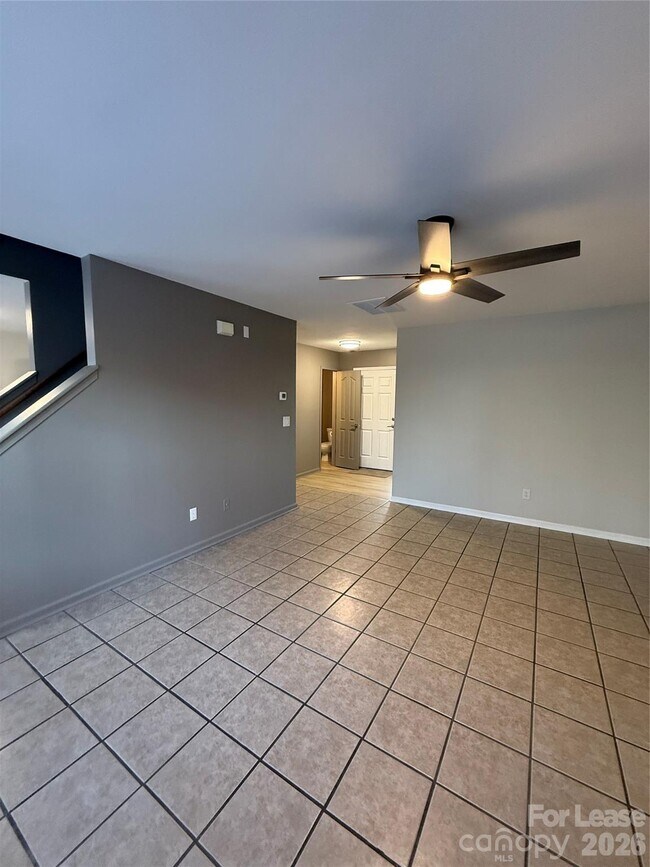 Foto del edificio - 7021 Sunman Rd