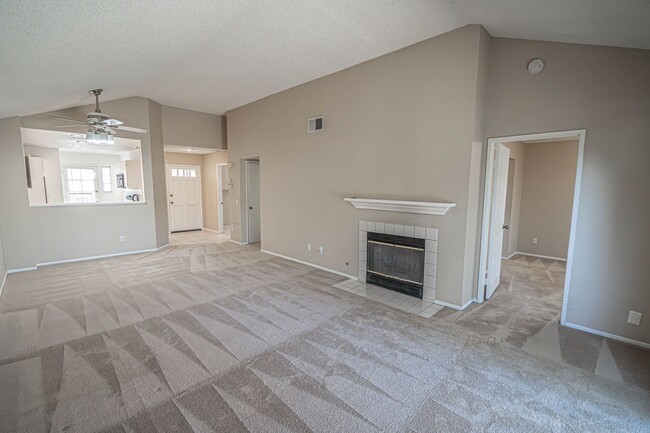 Building Photo - Las Ventanas Community 2 Bedroom Condo in ...