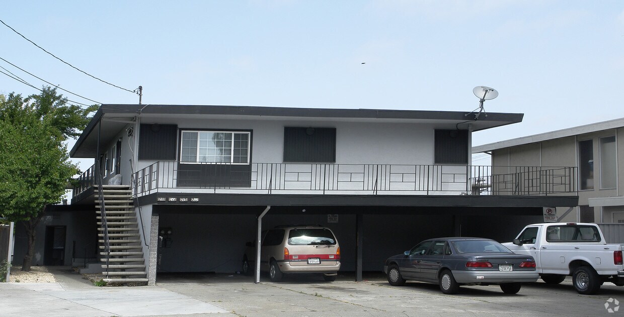 Primary Photo - 211-213 21 Rondale Ct