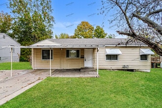 Building Photo - 123 N Kendall Dr