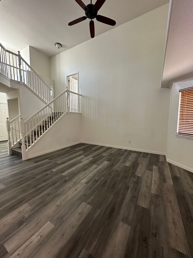 Building Photo - 3 bedroom 3 bahroom single family house in...