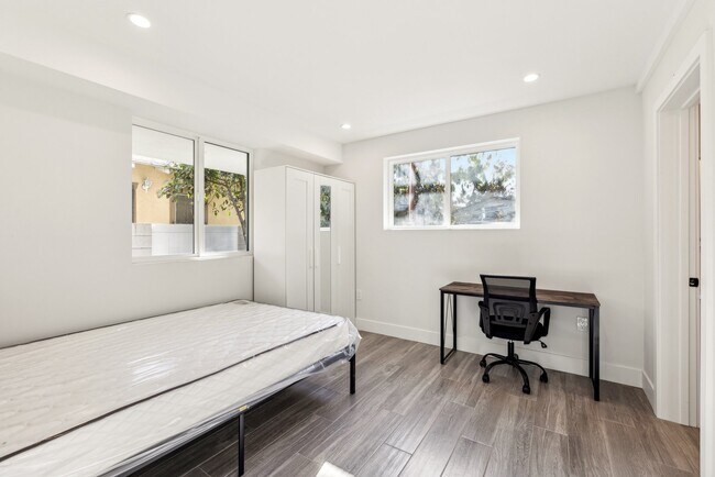Foto del edificio - 1326 W 35th Pl- Housing Near USC DPS