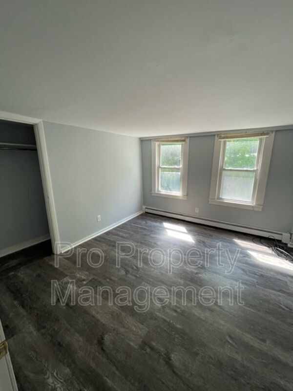 Foto del edificio - 123 Railroad St
