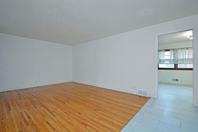 Foto del edificio - Spacious 4-Bed 1.5 Bath Home Available Now...