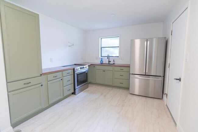Foto del edificio - Beautifully Updated 3BR Home w/ Bonus Room, Fenced Yard & Garage