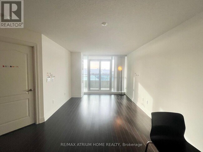 Photo du bâtiment - 60 Brian Harrison Way