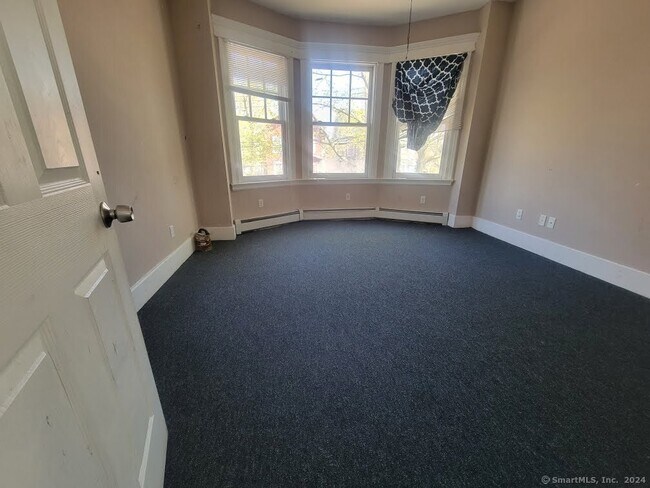 Foto del edificio - 572 Elm St